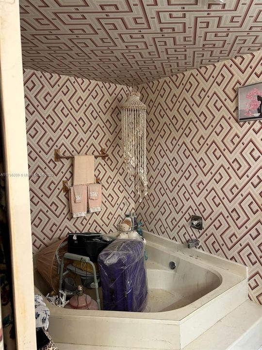 Recently Sold: $285,000 (2 beds, 2 baths, 1580 Square Feet)