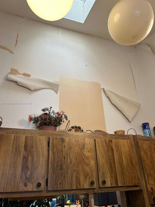 Recently Sold: $285,000 (2 beds, 2 baths, 1580 Square Feet)