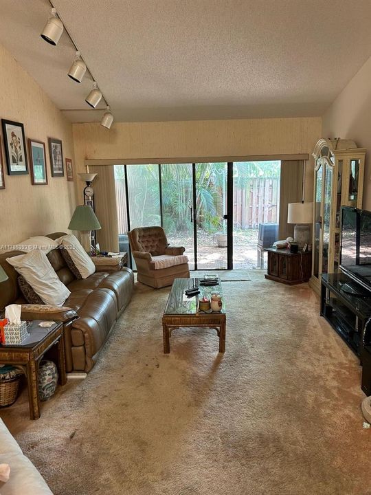Recently Sold: $285,000 (2 beds, 2 baths, 1580 Square Feet)