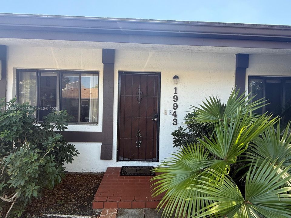 Recently Sold: $285,000 (2 beds, 2 baths, 1580 Square Feet)