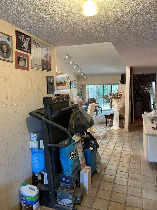 Recently Sold: $285,000 (2 beds, 2 baths, 1580 Square Feet)