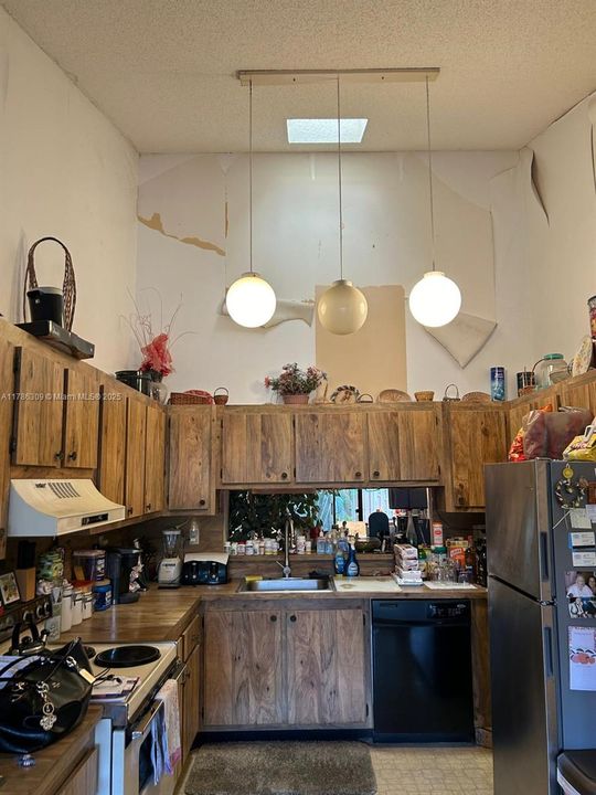 Recently Sold: $285,000 (2 beds, 2 baths, 1580 Square Feet)