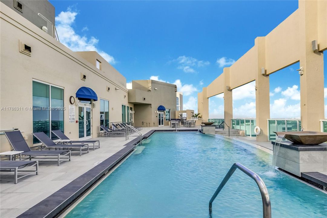 На продажу: $1,250,000 (3 спален, 2 ванн, 2050 Квадратных фут)