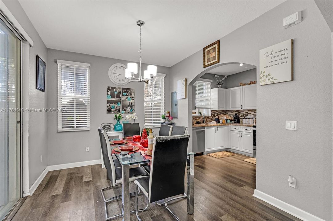 Recently Sold: $438,000 (4 beds, 3 baths, 1570 Square Feet)