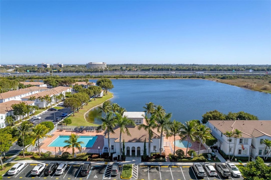 Recently Sold: $438,000 (4 beds, 3 baths, 1570 Square Feet)