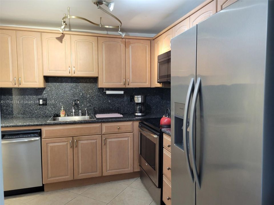 Recientemente alquilado: $2,000 (1 camas, 1 baños, 1000 Pies cuadrados)