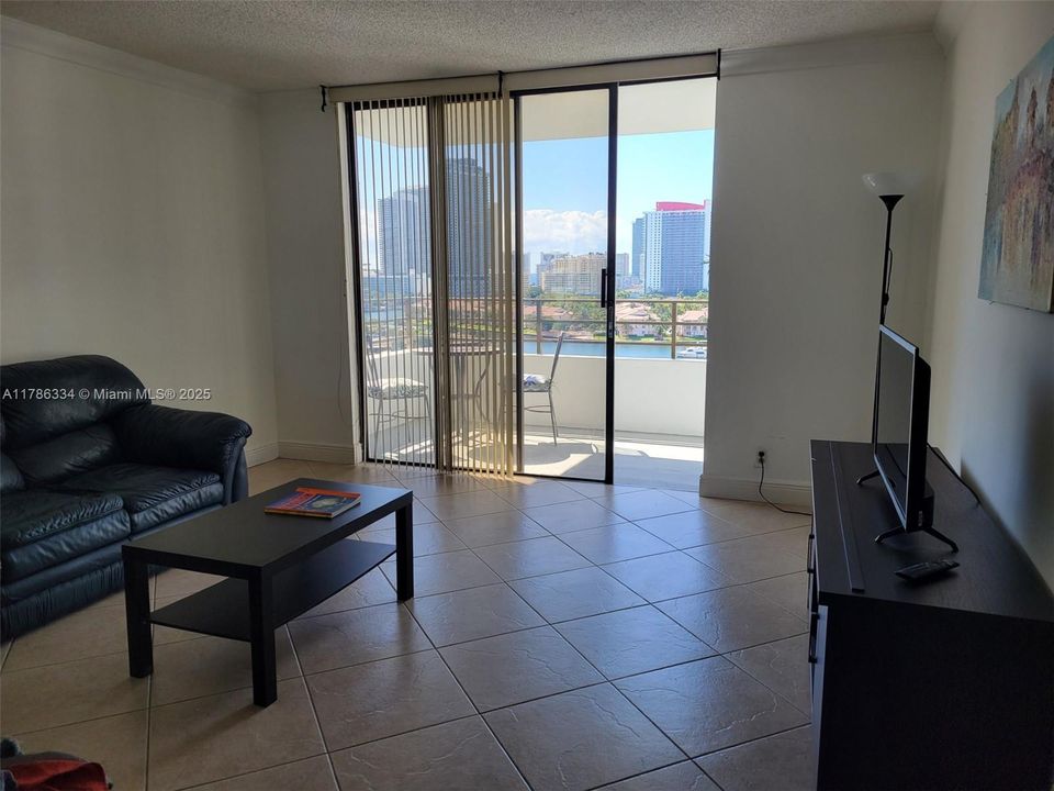 Recientemente alquilado: $2,000 (1 camas, 1 baños, 1000 Pies cuadrados)