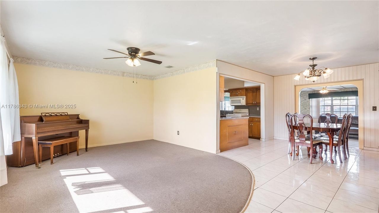 Vendido Recientemente: $600,000 (3 camas, 2 baños, 1924 Pies cuadrados)