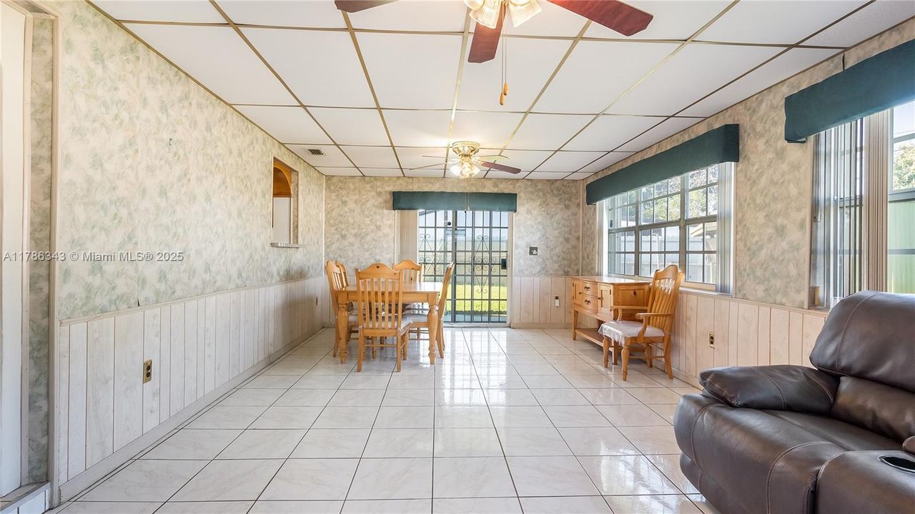 Vendido Recientemente: $600,000 (3 camas, 2 baños, 1924 Pies cuadrados)