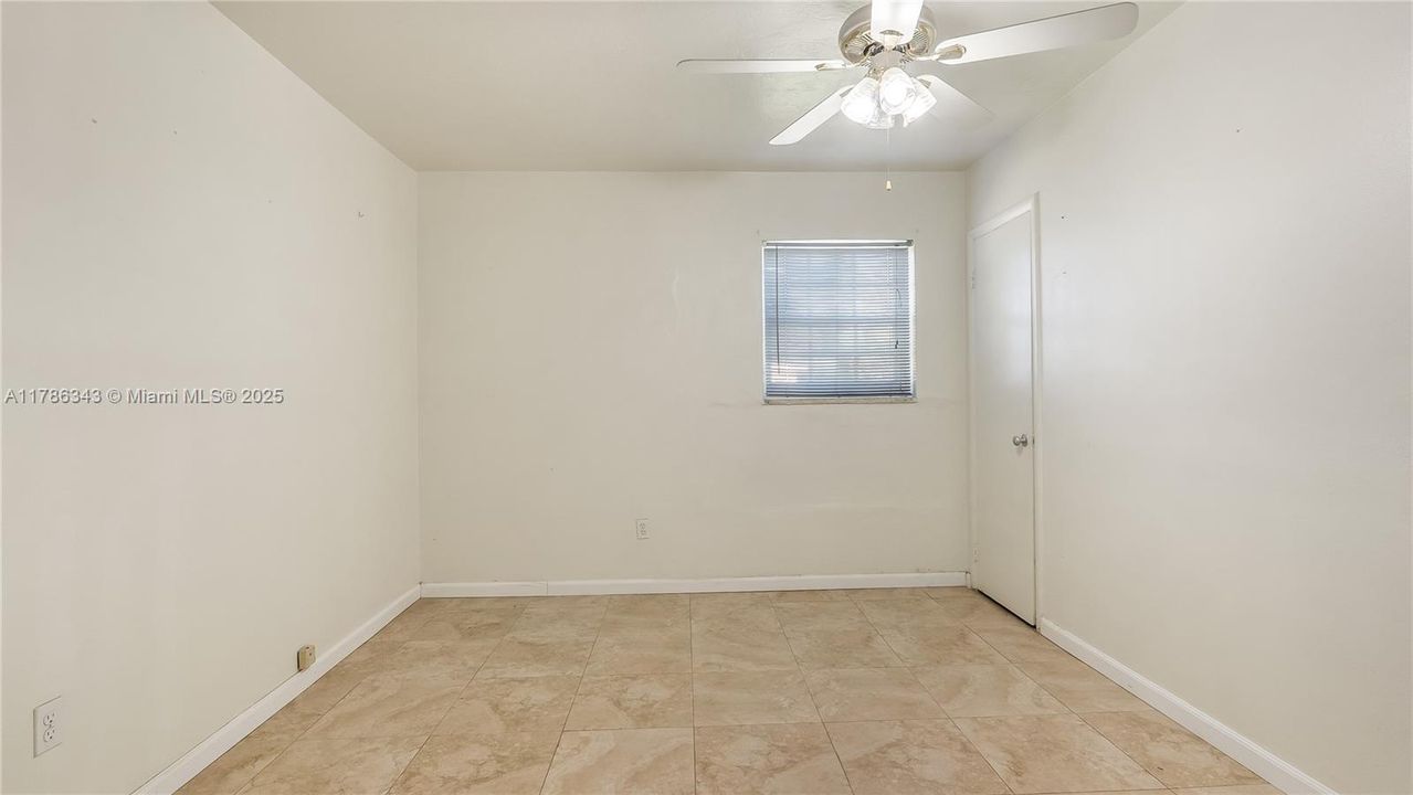 Vendido Recientemente: $600,000 (3 camas, 2 baños, 1924 Pies cuadrados)