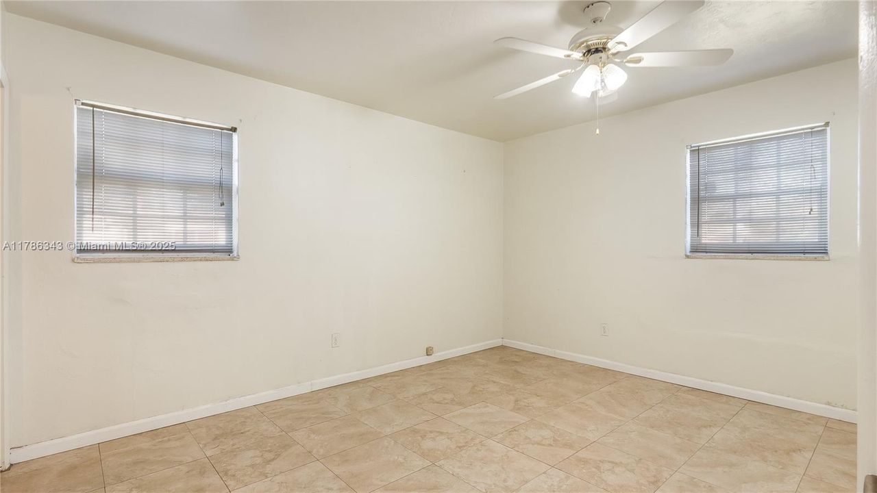 Vendido Recientemente: $600,000 (3 camas, 2 baños, 1924 Pies cuadrados)