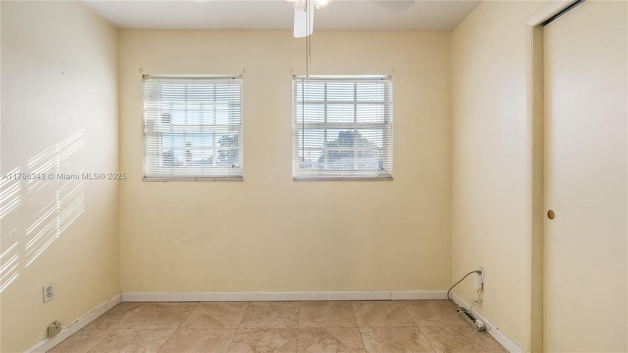 Vendido Recientemente: $600,000 (3 camas, 2 baños, 1924 Pies cuadrados)