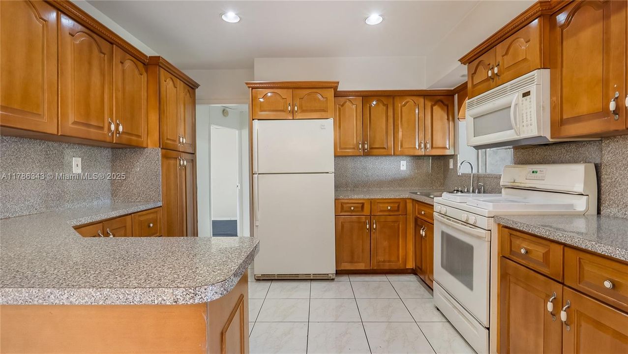 Vendido Recientemente: $600,000 (3 camas, 2 baños, 1924 Pies cuadrados)