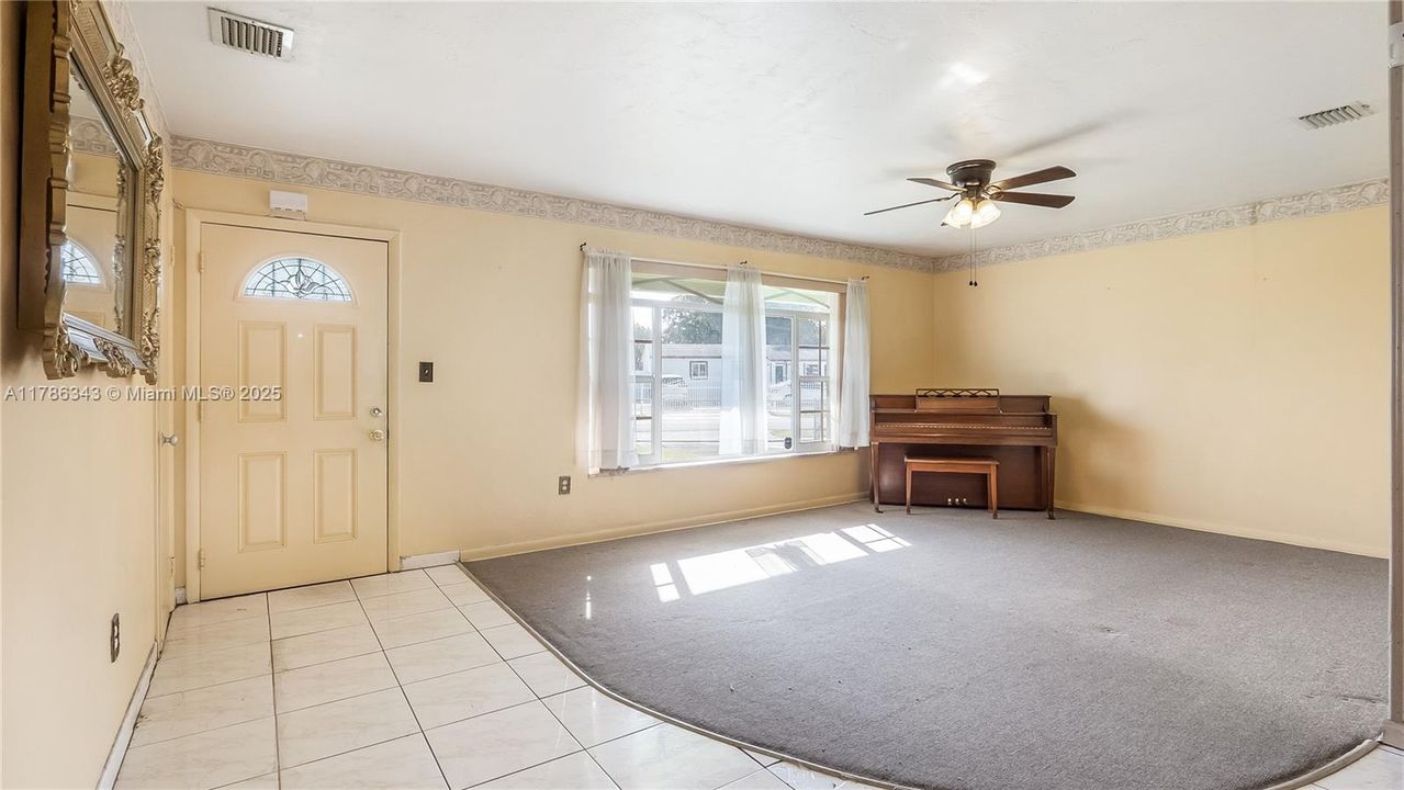 Vendido Recientemente: $600,000 (3 camas, 2 baños, 1924 Pies cuadrados)