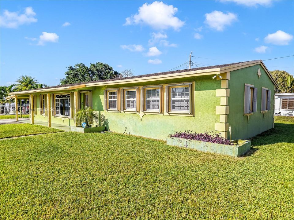 Vendido Recientemente: $600,000 (3 camas, 2 baños, 1924 Pies cuadrados)