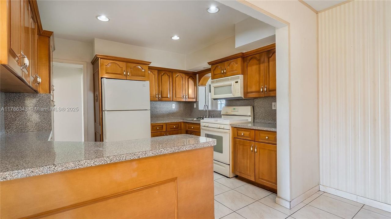 Vendido Recientemente: $600,000 (3 camas, 2 baños, 1924 Pies cuadrados)