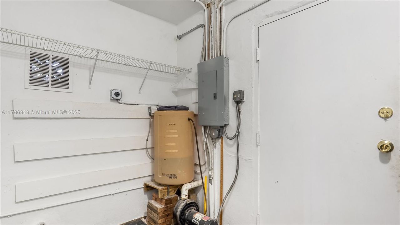 Vendido Recientemente: $600,000 (3 camas, 2 baños, 1924 Pies cuadrados)