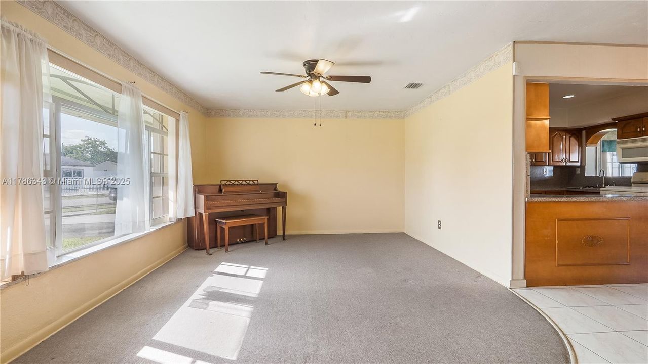 Vendido Recientemente: $600,000 (3 camas, 2 baños, 1924 Pies cuadrados)