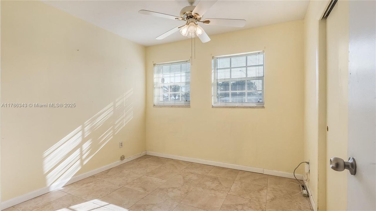 Vendido Recientemente: $600,000 (3 camas, 2 baños, 1924 Pies cuadrados)