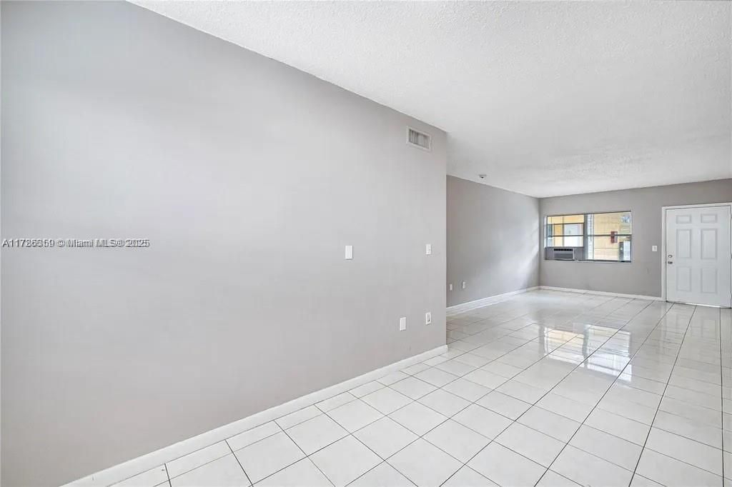 最近租的: $2,250 (2 贝兹, 2 浴室, 1200 平方英尺)