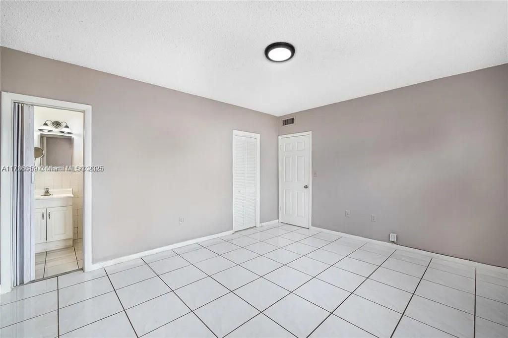 最近租的: $2,250 (2 贝兹, 2 浴室, 1200 平方英尺)