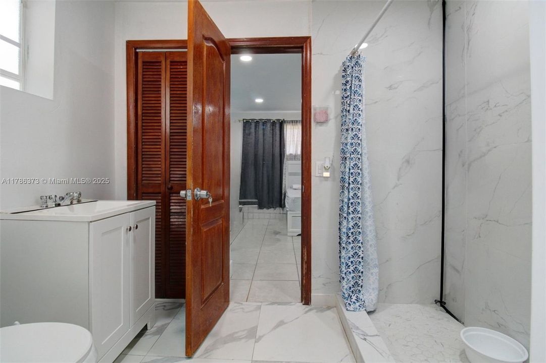 Recently Sold: $749,000 (3 beds, 2 baths, 1490 Square Feet)