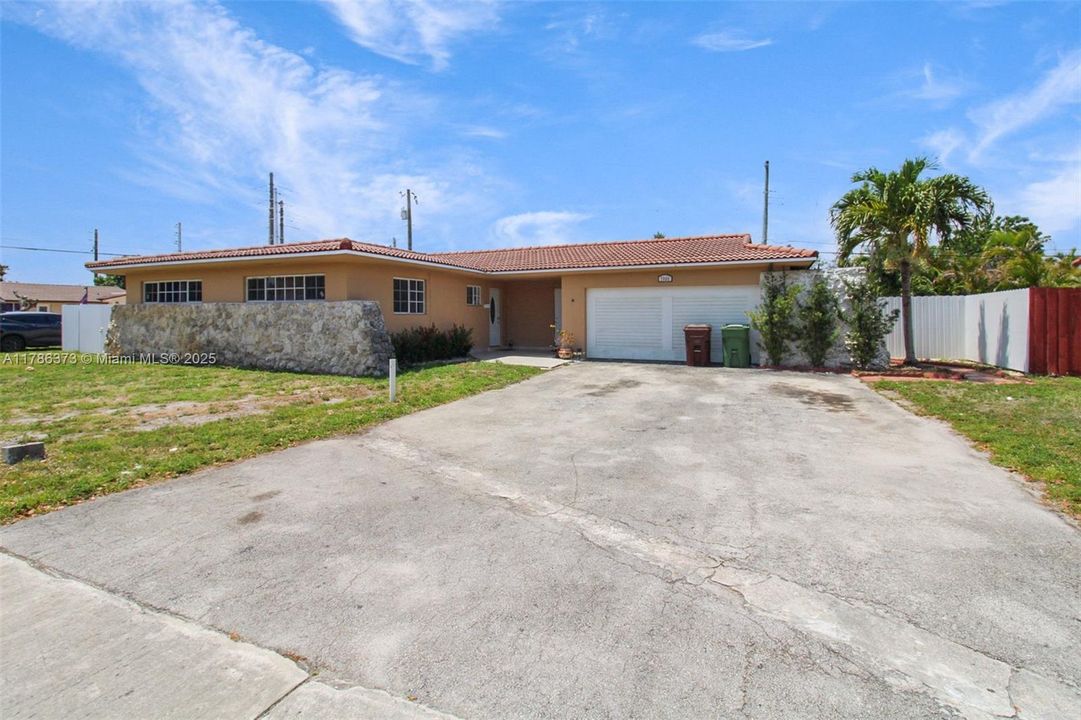 Recently Sold: $749,000 (3 beds, 2 baths, 1490 Square Feet)