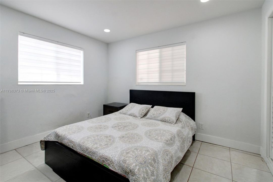 Recently Sold: $749,000 (3 beds, 2 baths, 1490 Square Feet)