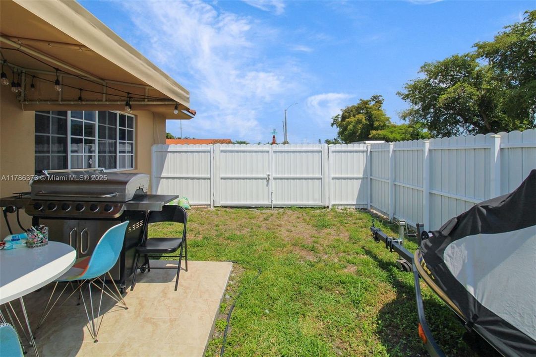 Recently Sold: $749,000 (3 beds, 2 baths, 1490 Square Feet)