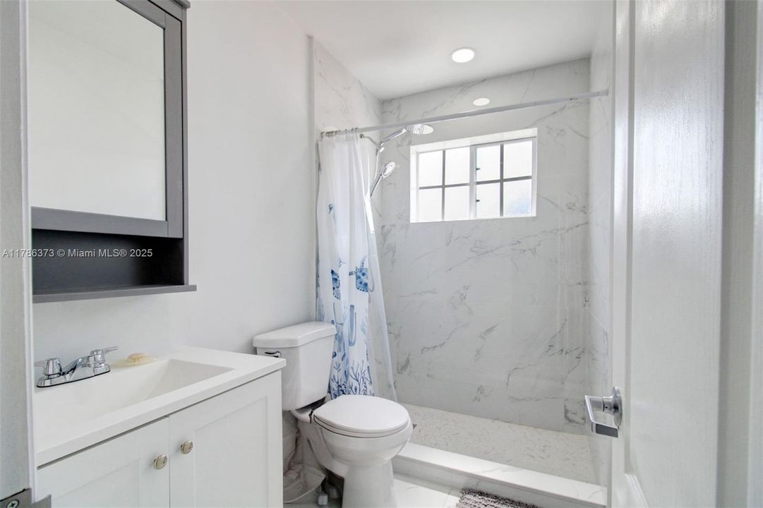 Recently Sold: $749,000 (3 beds, 2 baths, 1490 Square Feet)