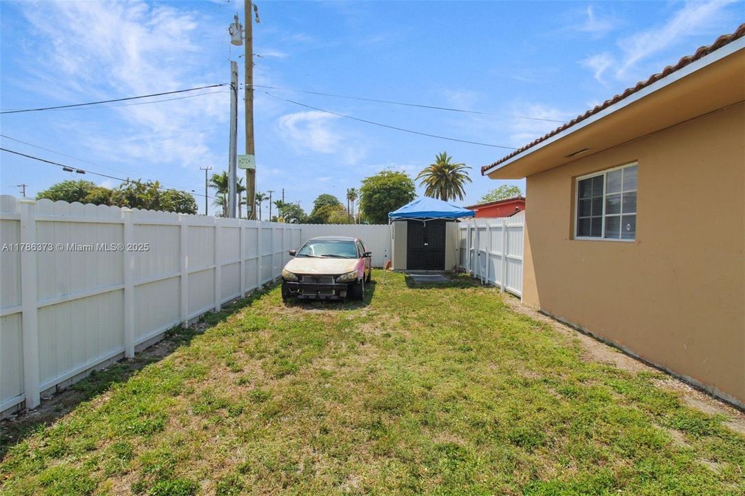 Recently Sold: $749,000 (3 beds, 2 baths, 1490 Square Feet)