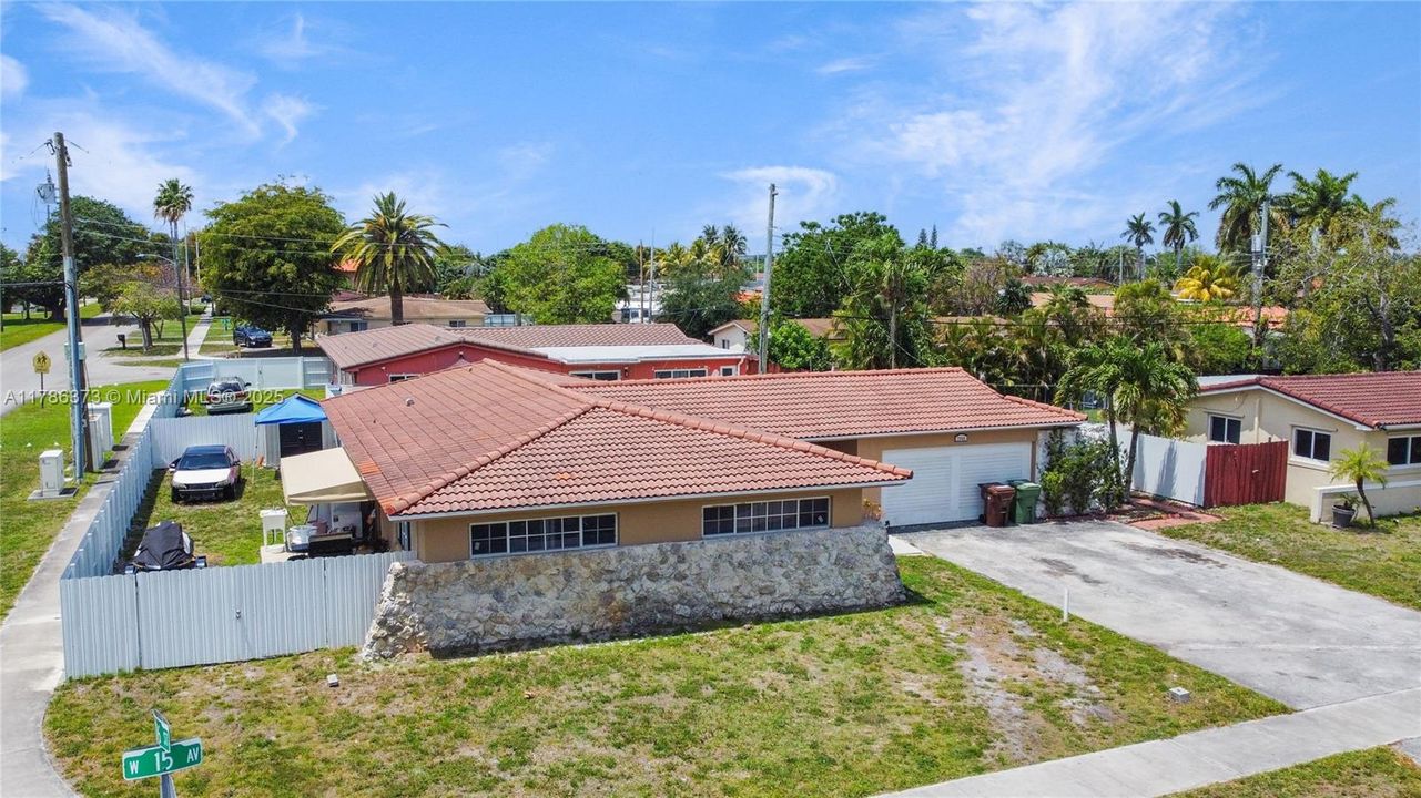 Recently Sold: $749,000 (3 beds, 2 baths, 1490 Square Feet)