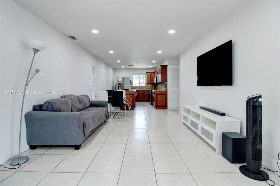 Recently Sold: $749,000 (3 beds, 2 baths, 1490 Square Feet)