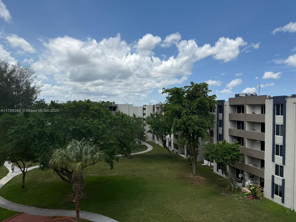 Recientemente alquilado: $1,950 (2 camas, 2 baños, 960 Pies cuadrados)