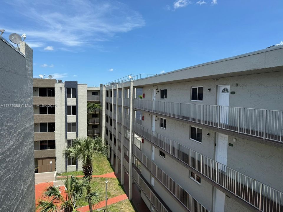 Recientemente alquilado: $1,950 (2 camas, 2 baños, 960 Pies cuadrados)