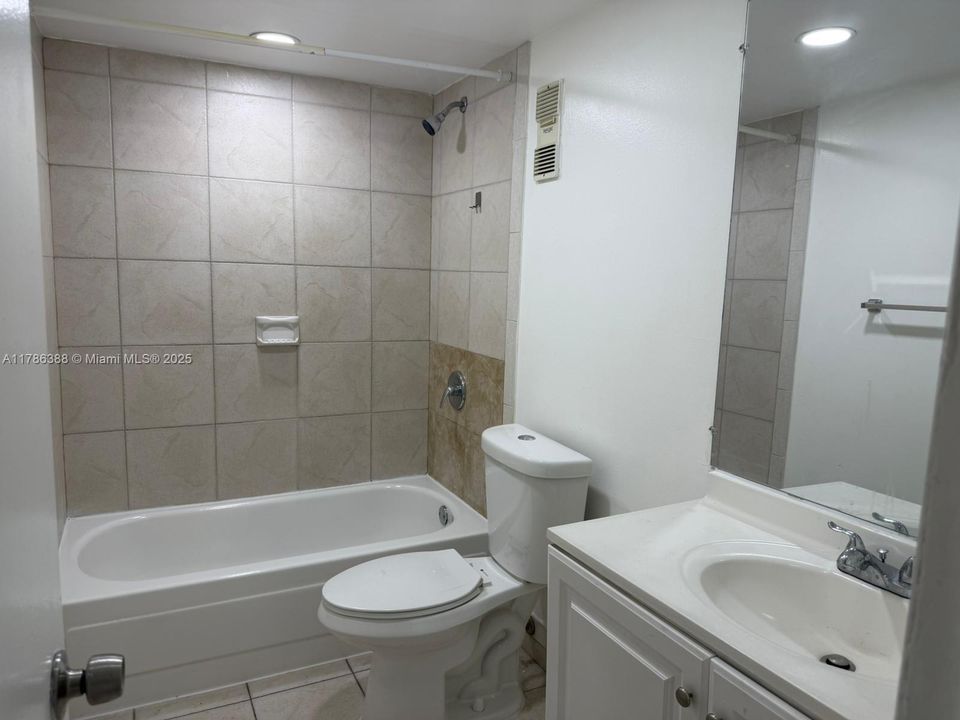 Recientemente alquilado: $1,950 (2 camas, 2 baños, 960 Pies cuadrados)