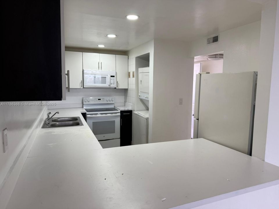 Recientemente alquilado: $1,950 (2 camas, 2 baños, 960 Pies cuadrados)