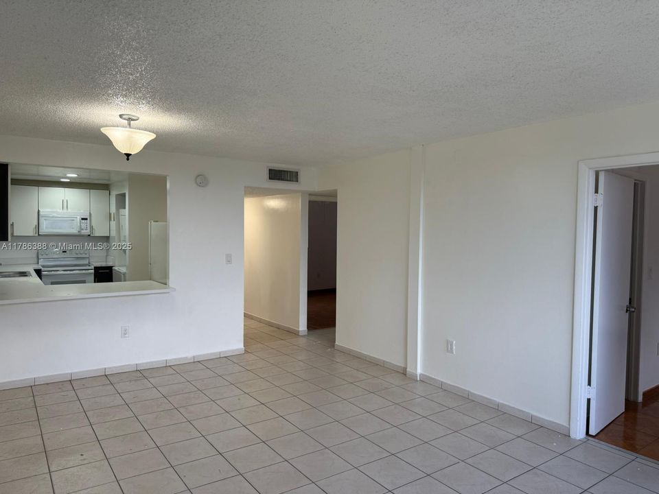 Recientemente alquilado: $1,950 (2 camas, 2 baños, 960 Pies cuadrados)