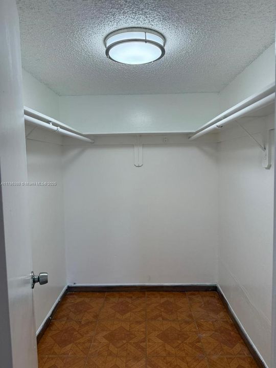 Recientemente alquilado: $1,950 (2 camas, 2 baños, 960 Pies cuadrados)