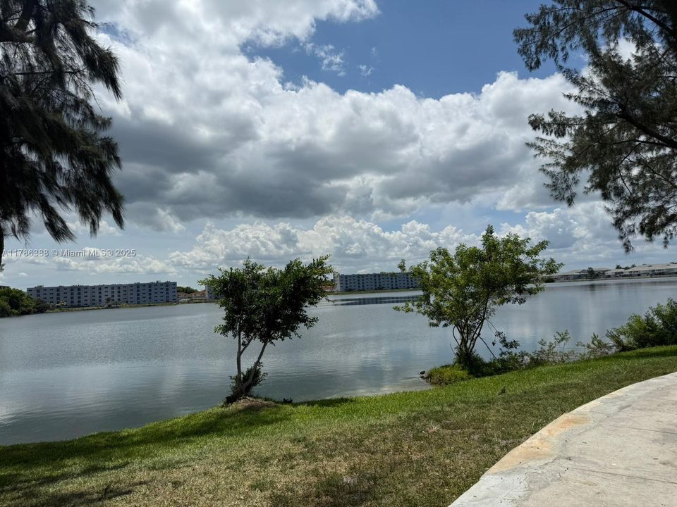 Recientemente alquilado: $1,950 (2 camas, 2 baños, 960 Pies cuadrados)