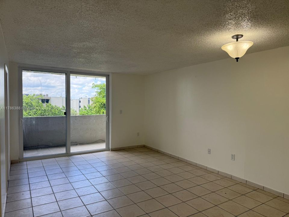 Recientemente alquilado: $1,950 (2 camas, 2 baños, 960 Pies cuadrados)