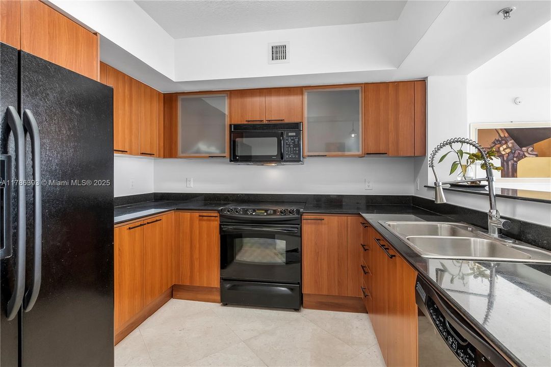 待售: $1,189,000 (2 贝兹, 2 浴室, 1423 平方英尺)