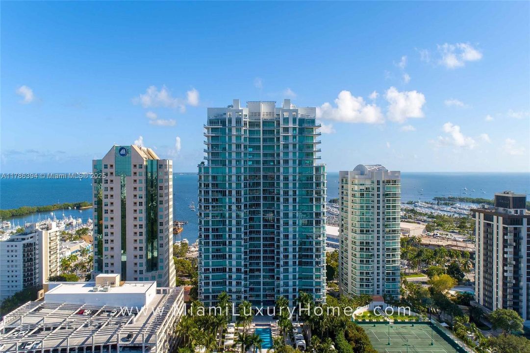 Vendido Recientemente: $3,295,000 (2 camas, 2 baños, 1756 Pies cuadrados)