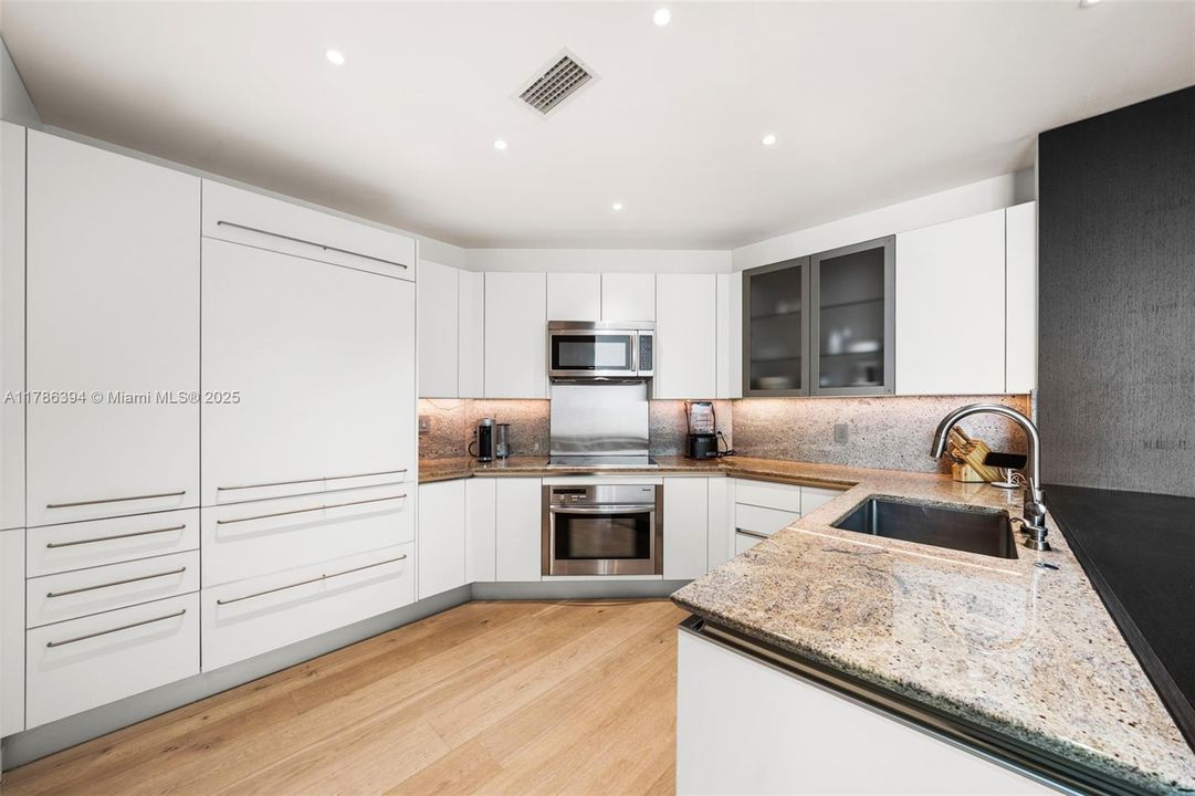 Vendido Recientemente: $3,295,000 (2 camas, 2 baños, 1756 Pies cuadrados)