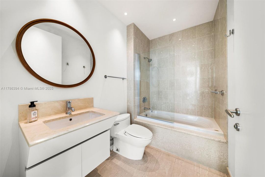 Vendido Recientemente: $3,295,000 (2 camas, 2 baños, 1756 Pies cuadrados)