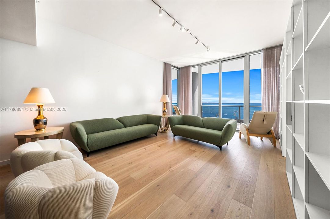 Vendido Recientemente: $3,295,000 (2 camas, 2 baños, 1756 Pies cuadrados)