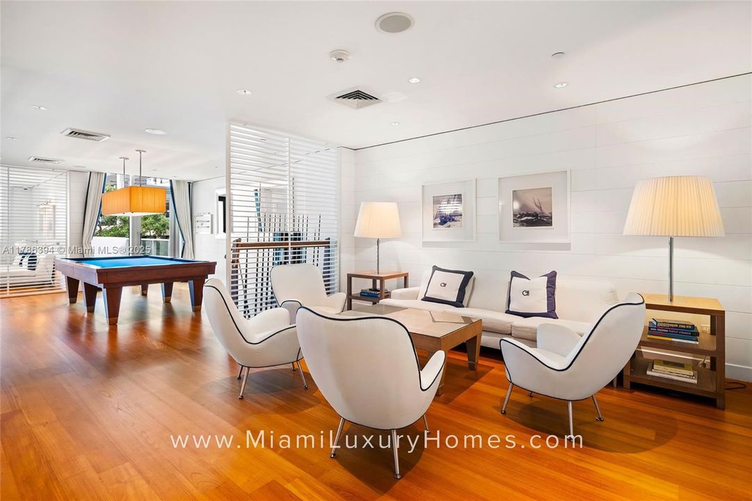 Vendido Recientemente: $3,295,000 (2 camas, 2 baños, 1756 Pies cuadrados)