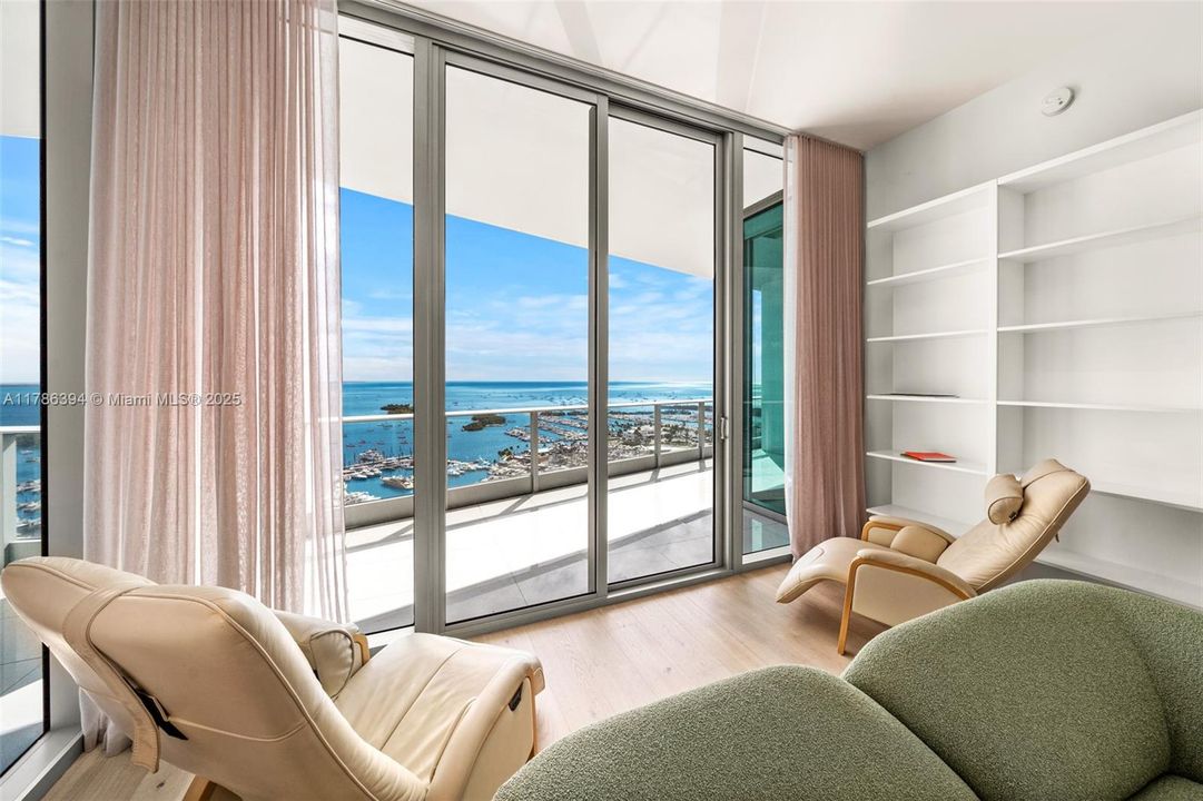 Vendido Recientemente: $3,295,000 (2 camas, 2 baños, 1756 Pies cuadrados)