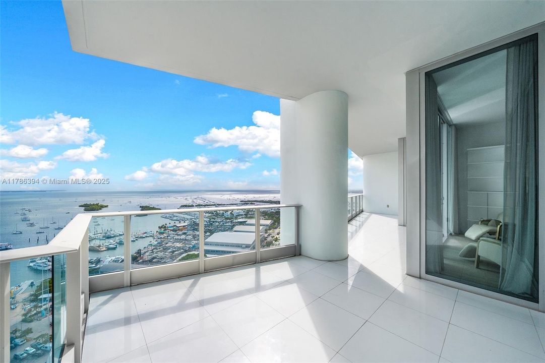 Vendido Recientemente: $3,295,000 (2 camas, 2 baños, 1756 Pies cuadrados)