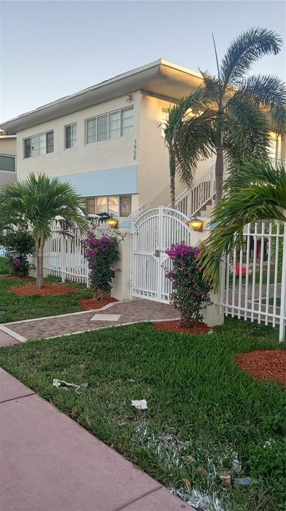 最近售出: $245,000 (2 贝兹, 2 浴室, 953 平方英尺)